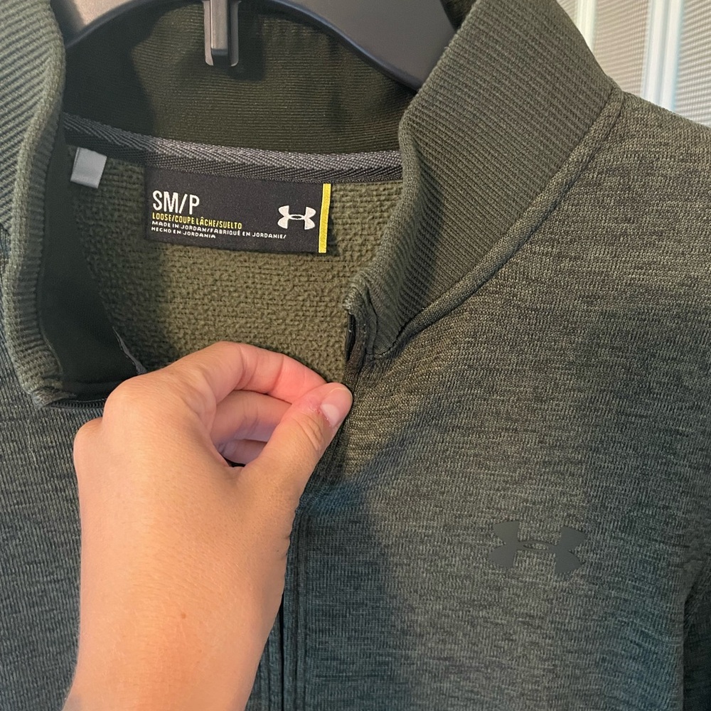 Men’s S/M Underarmor pullover